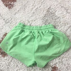 Lululemon Hotty Hot Scream Green low rise  2.5